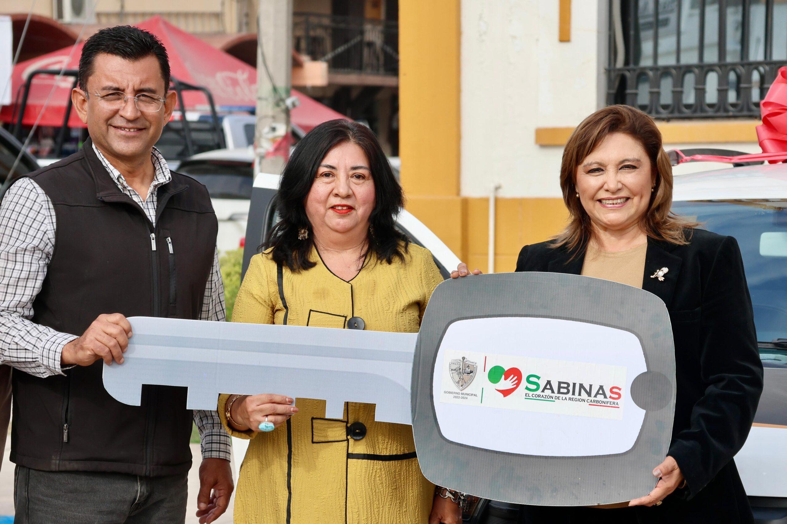 Entrega Diana Haro auto del Banquetazo
