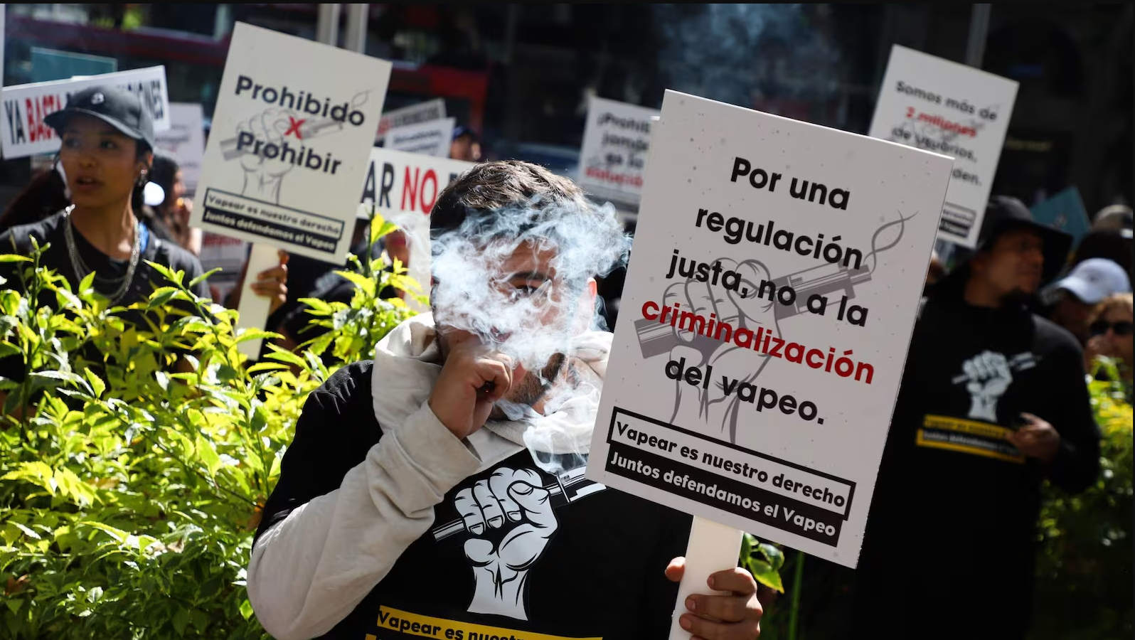 Senado prohíbe los vapeadores y producción de fentanilo en México