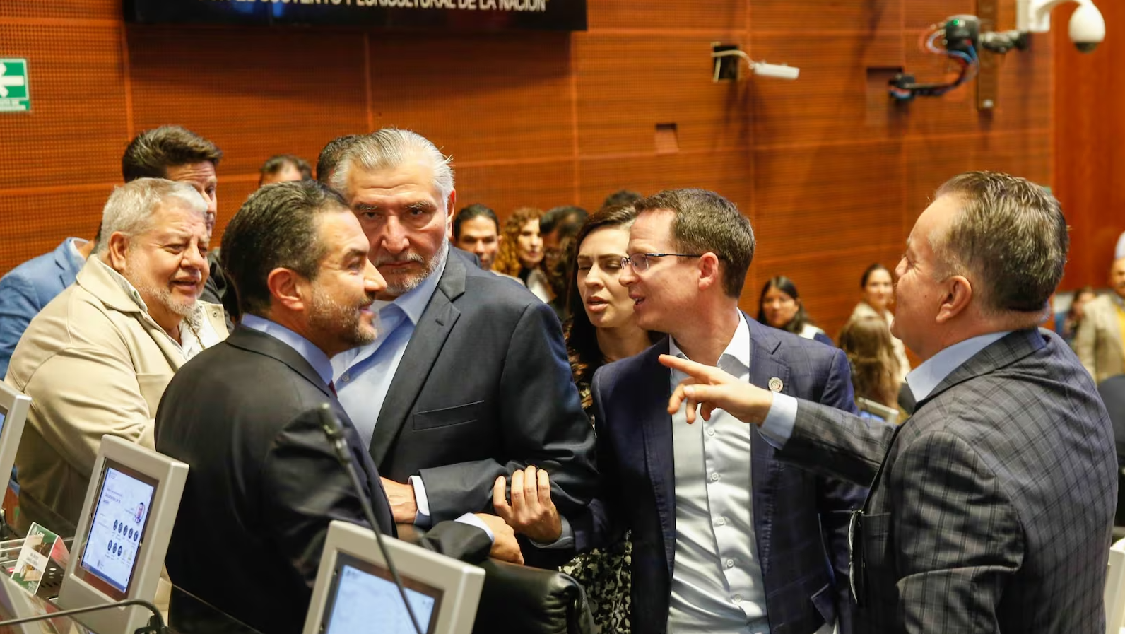 ‘Las amenazas fueron rudas’: Mario Vázquez denunciará a Adán Augusto y Yunes por pelea en el Senado