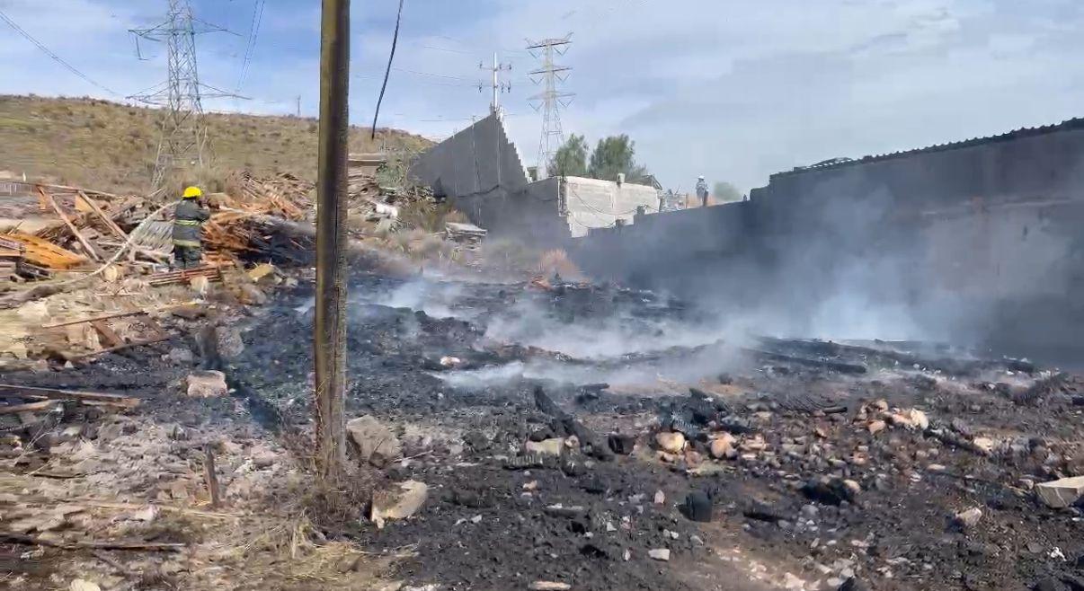 Sofocan bomberos incendio en tarimera
