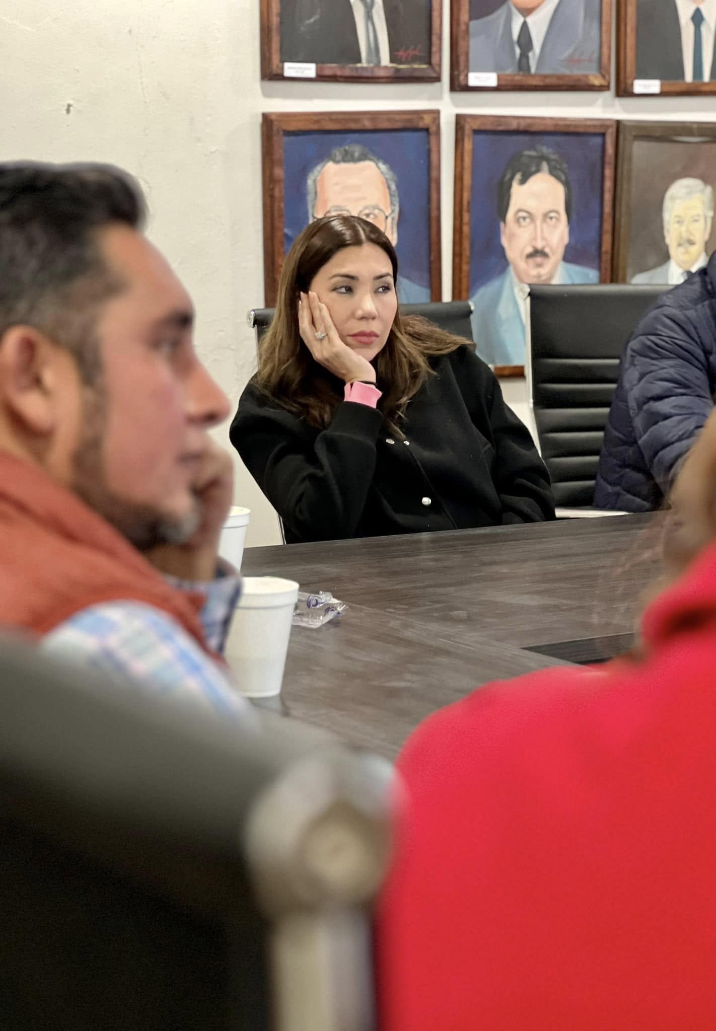 Estalla Tania Flores contra comunicadores