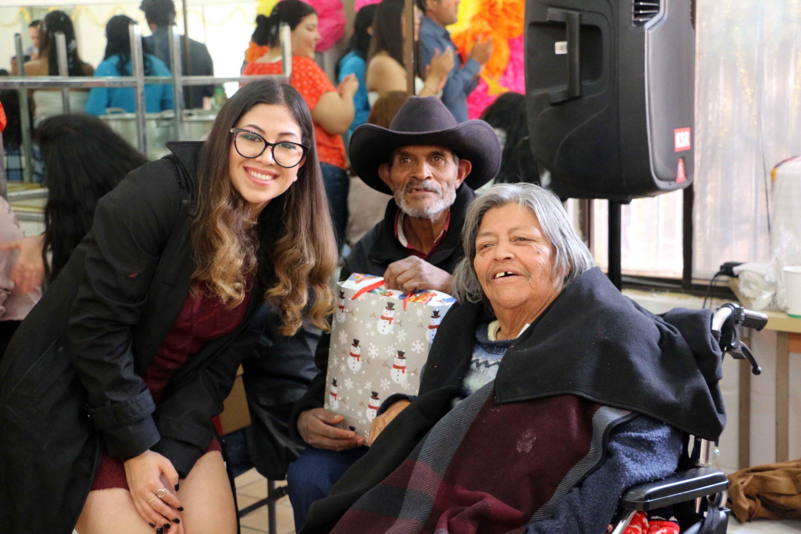 Organiza UAdeC posada a grupo de adultos mayores