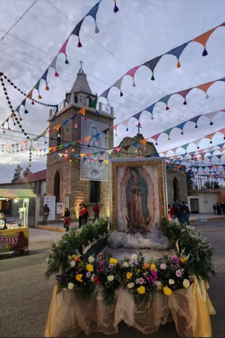 Veneran a la Virgen con peregrinación
