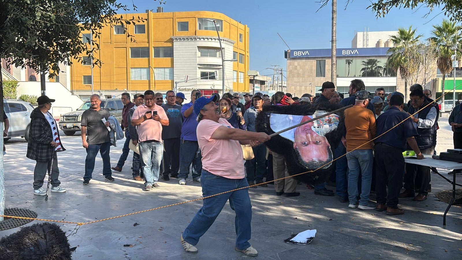 Se divierten en posada y “rompen” a Ancira y Leija