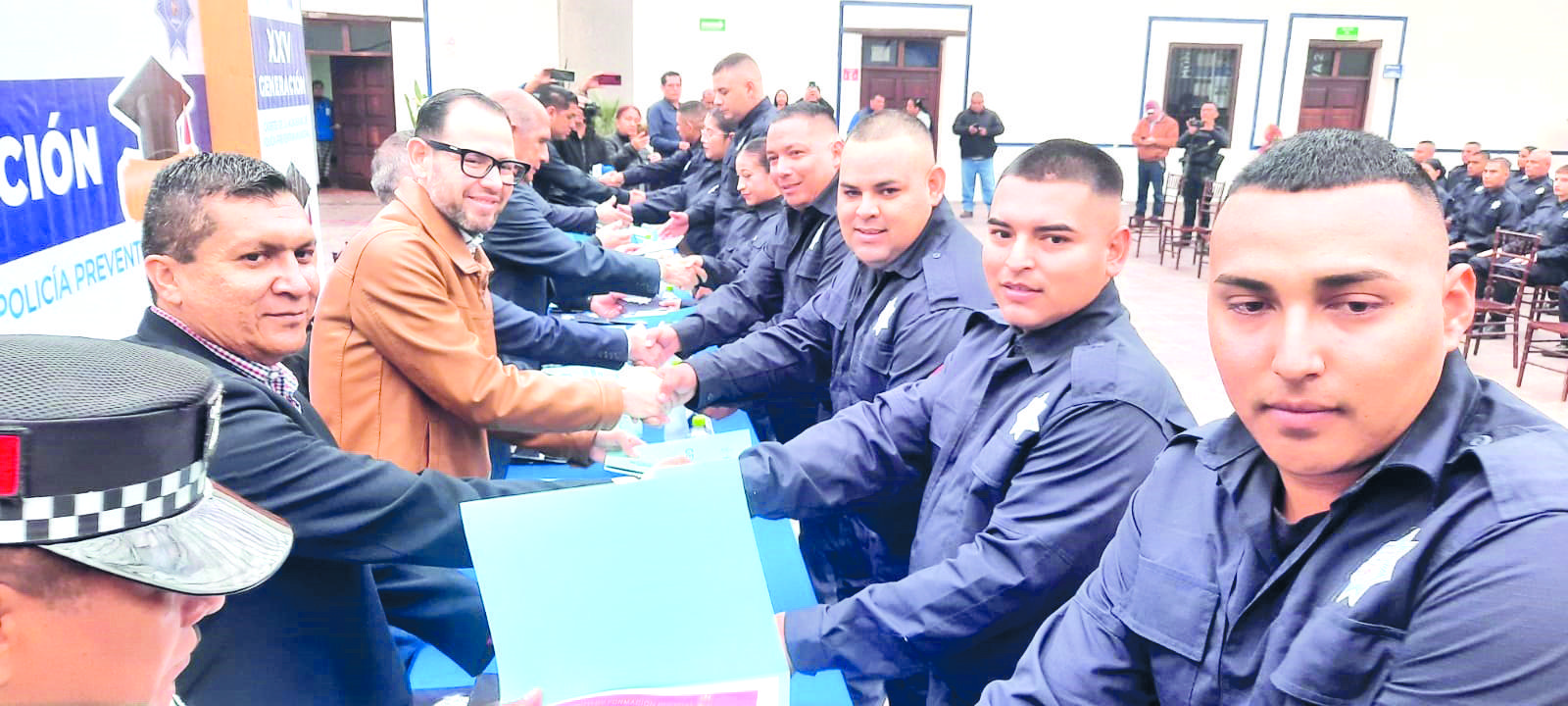 Exhortan a nuevos policías a usar cámaras de solapa