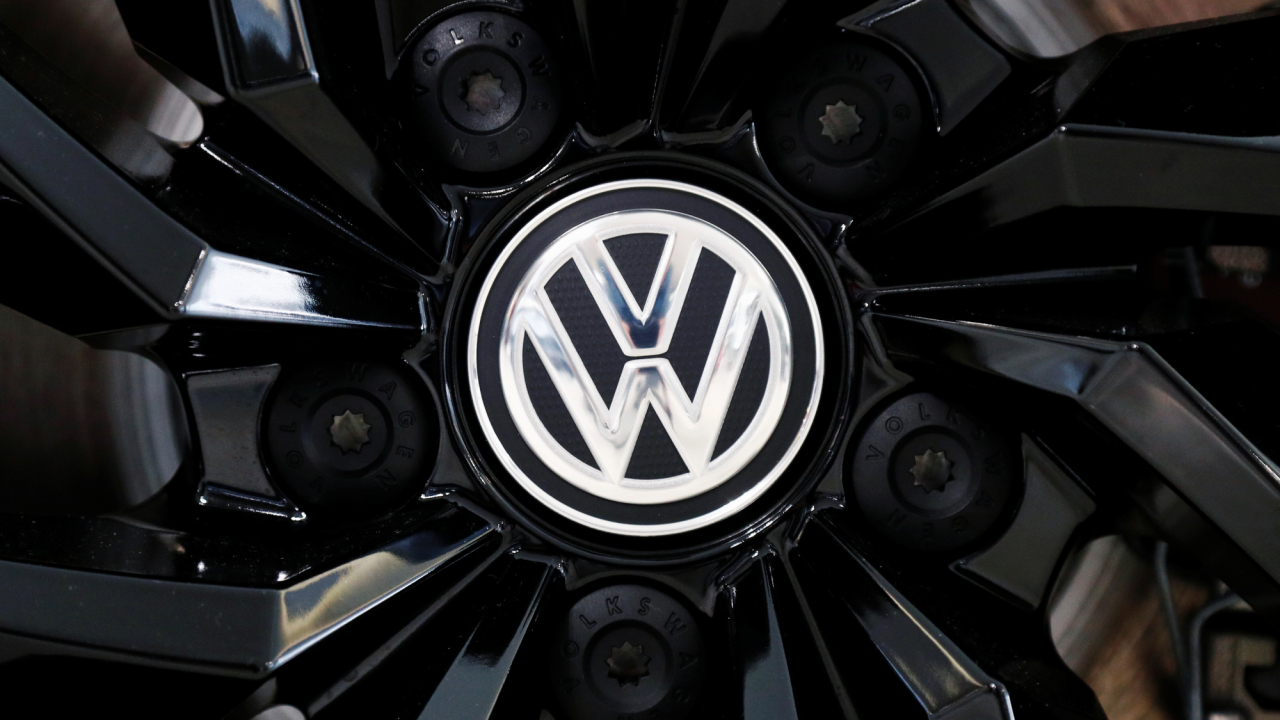 Volkswagen llega a acuerdo con sindicatos: No cerrará plantas pero recortará más de 35,000 empleos para 2030