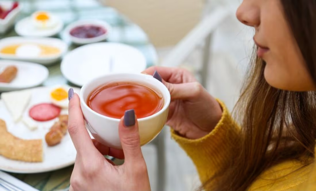 5 infusiones para desinflamar el estómago por comer mucho