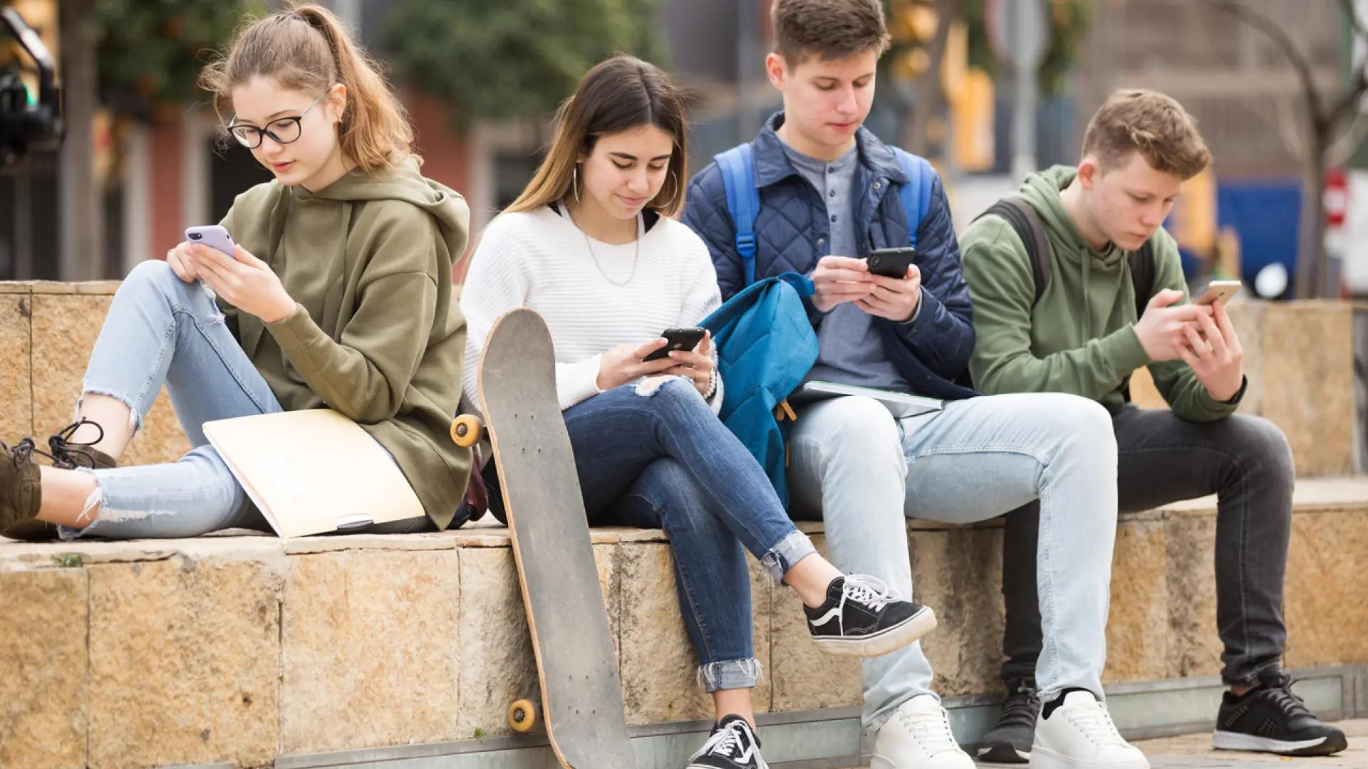 ¿Cómo afecta el uso prolongado del teléfono a la salud mental?
