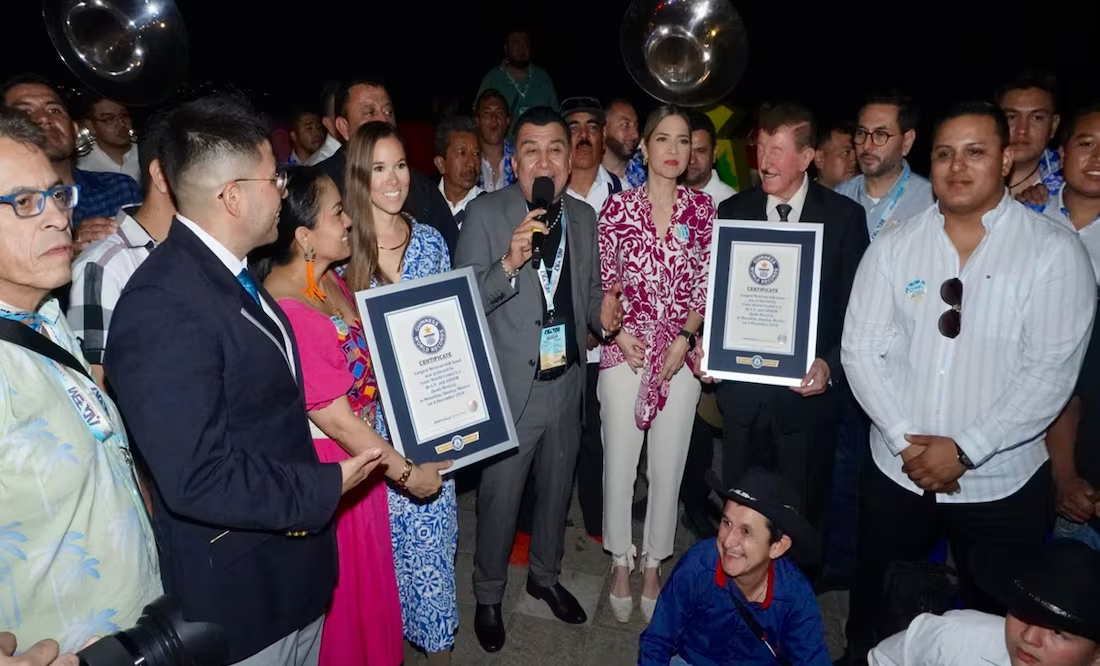 Mazatlán logra Récord Guinness con la banda más grande de México
