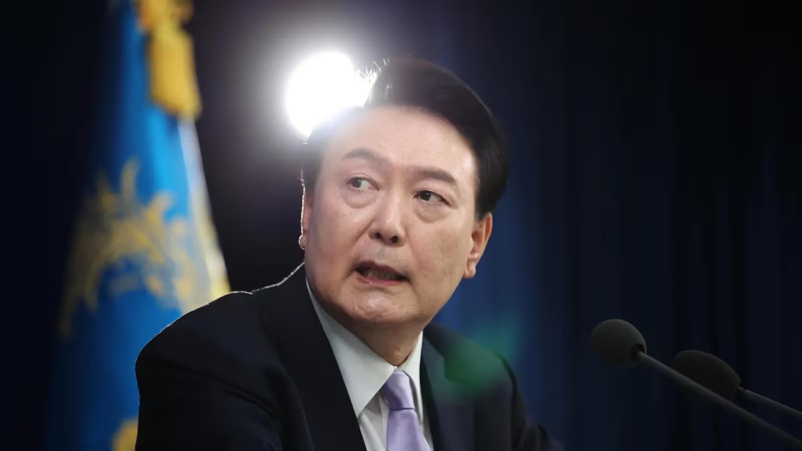 Corea del Sur prohíbe al presidente Yoon Suk-yeol abandonar el país mientras es investigado