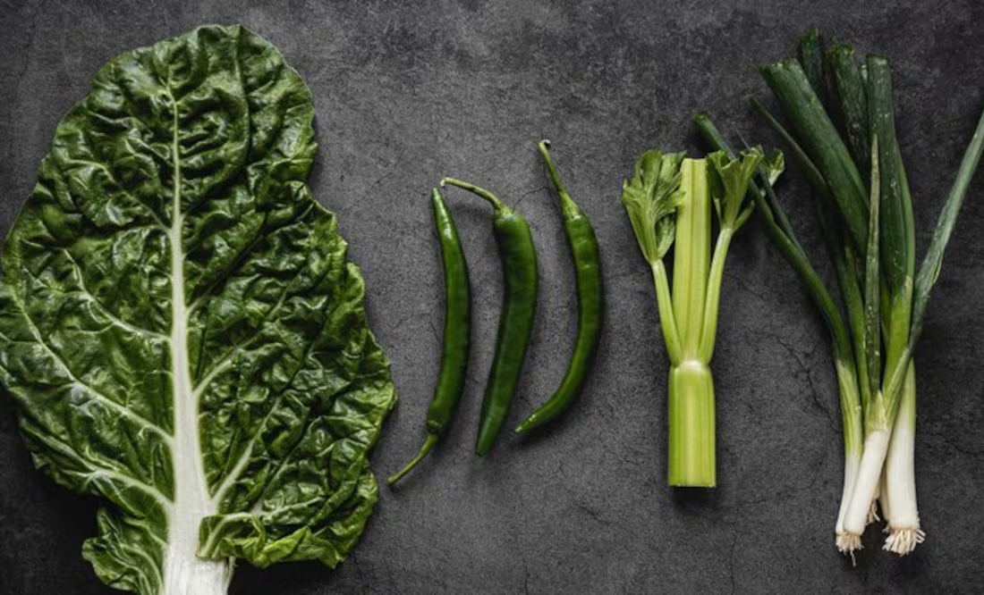 La verdura que está presente en casi todas las comidas; mejora la absorción del hierro y actúa como antioxidante