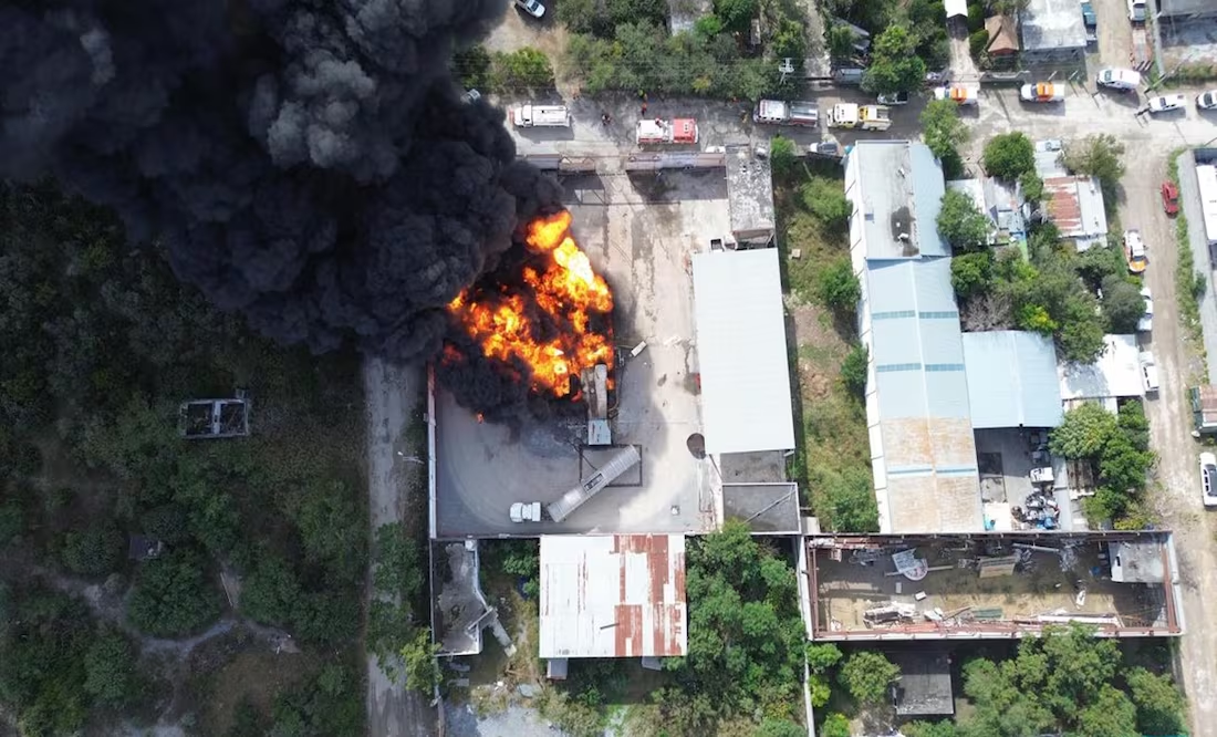 Explotan 3 pipas de diésel en Juárez, Nuevo León; autoridades descartan riesgo para la población