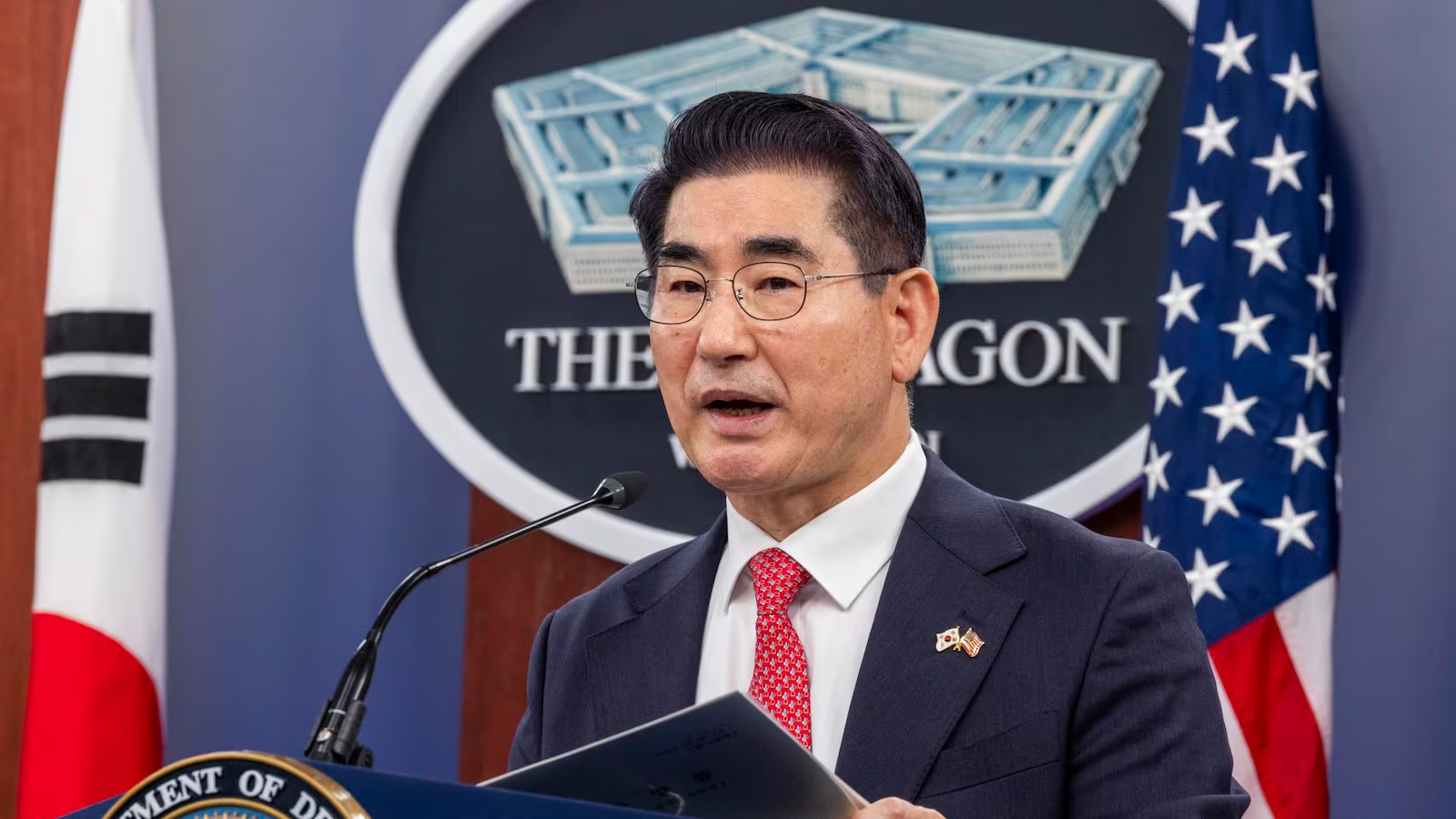 Funcionario de Corea del Sur intenta suicidarse tras ser arrestado por decretar ley marcial