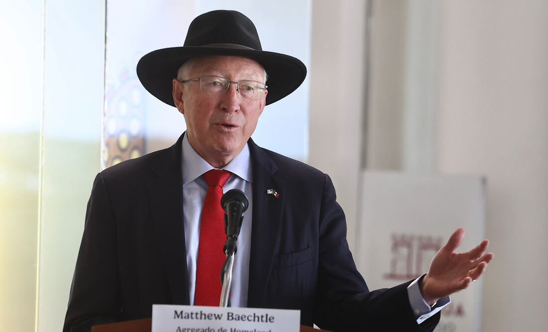 Ken Salazar confía en que “todo vaya bien” con la llegada del nuevo embajador de EU en México; evita opinar sobre Ronald Jhonson
