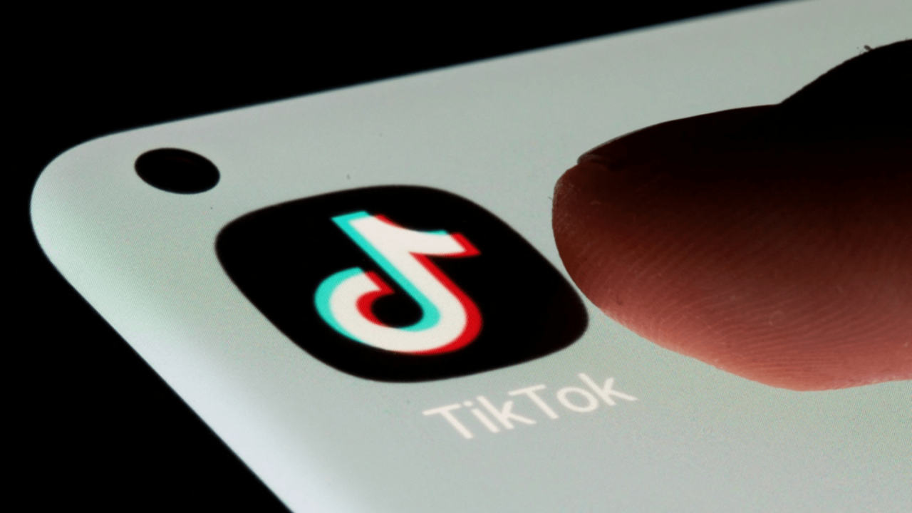 Legisladores de EU piden a Apple y Google que se preparen para bajar TikTok de sus tiendas de apps