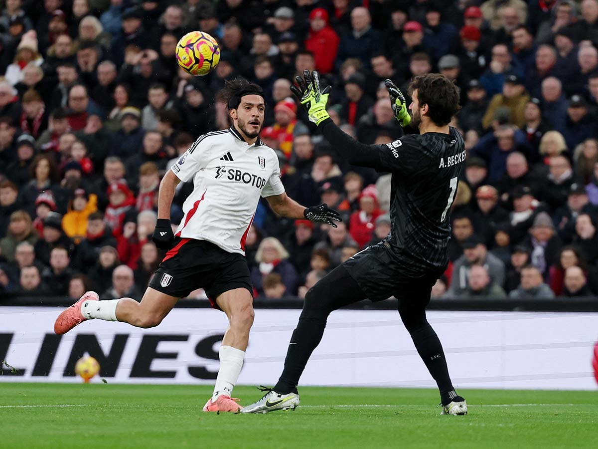 Raúl Jiménez y Fulham desaprovechan; Liverpool los alcanza