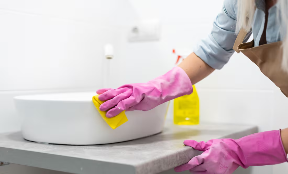 El truco casero definitivo; ¿cómo hacer que tu baño siempre huela bien?
