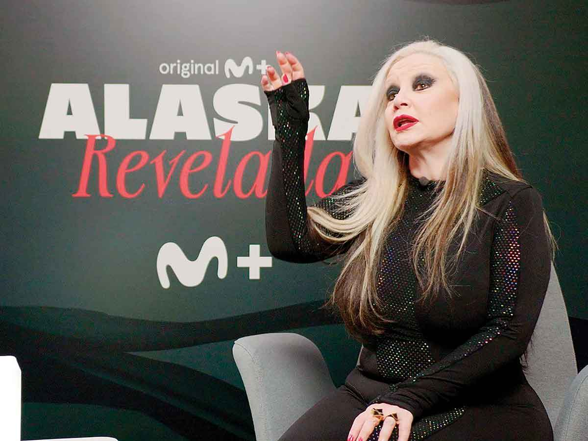 Alaska critica pasividad de jóvenes: “no van contra lo establecido»