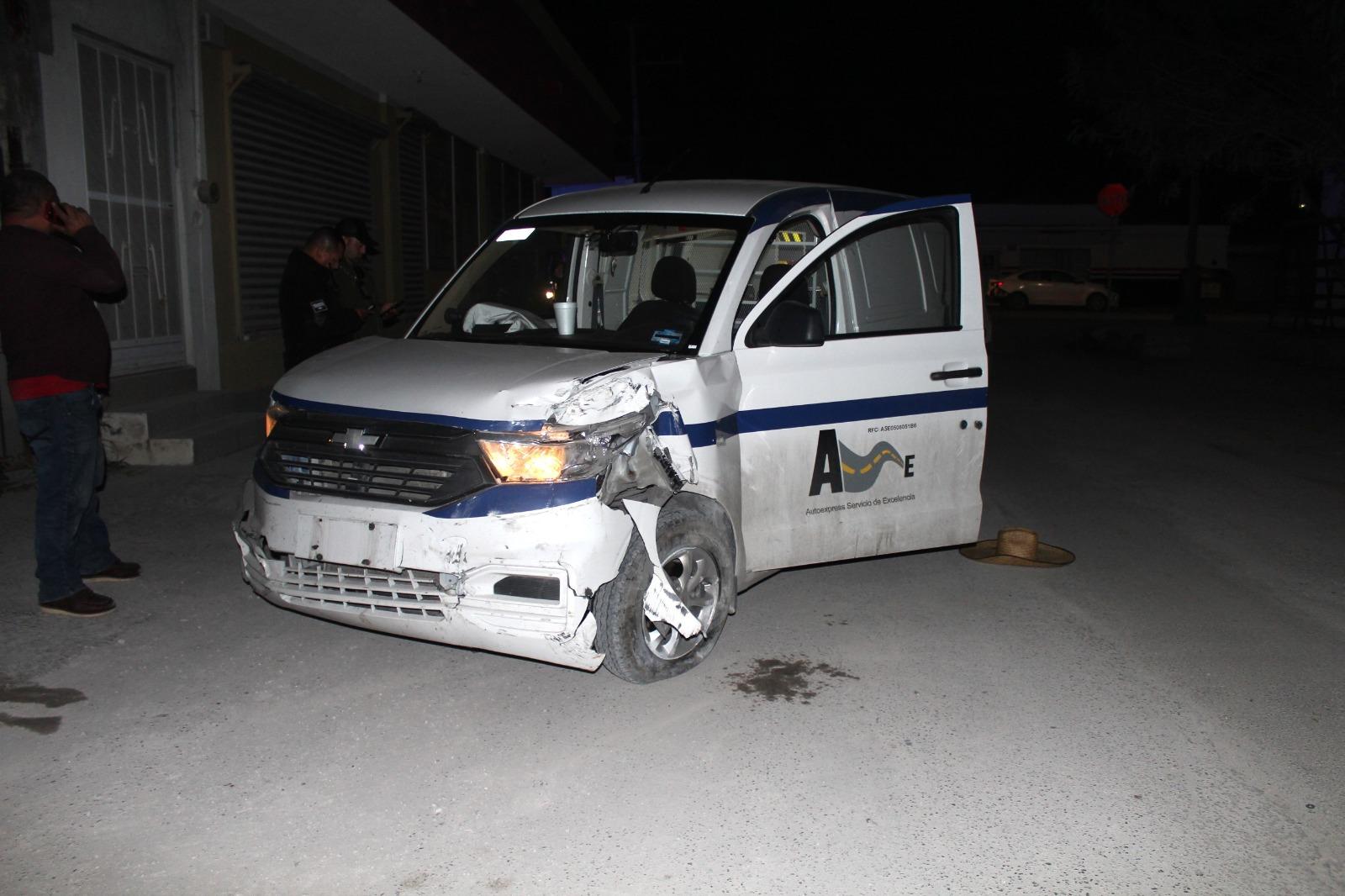Fuerte colisión entre dos autos en el Juárez
