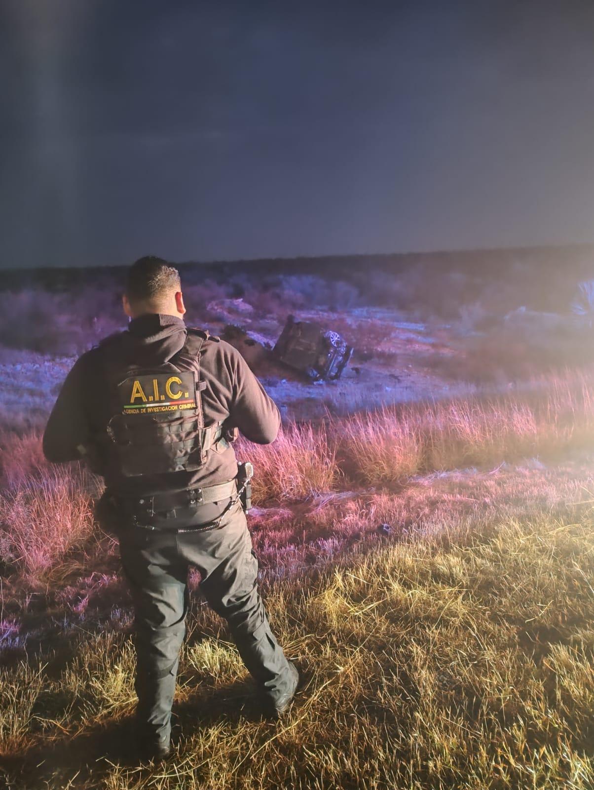 Pierde pareja la vida en volcadura