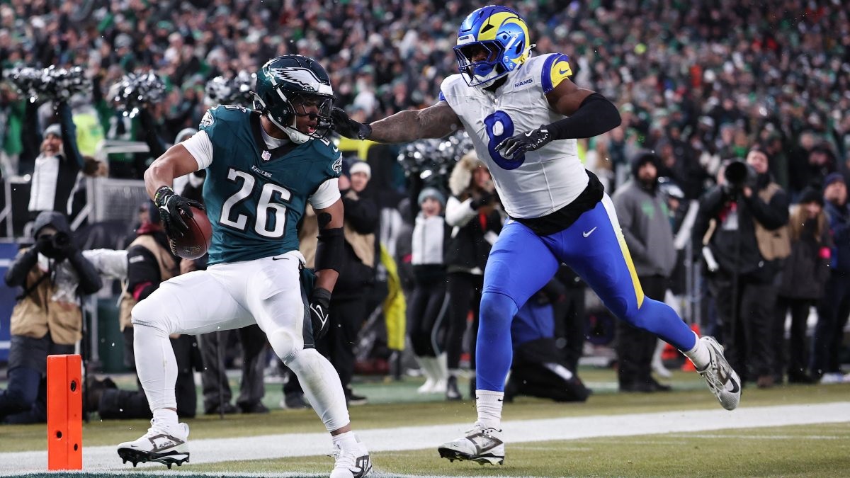 Eagles resisten y congelan a Rams
