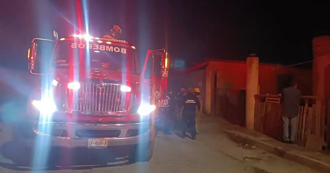 Alcohólico anónimo impacta poste de CFE