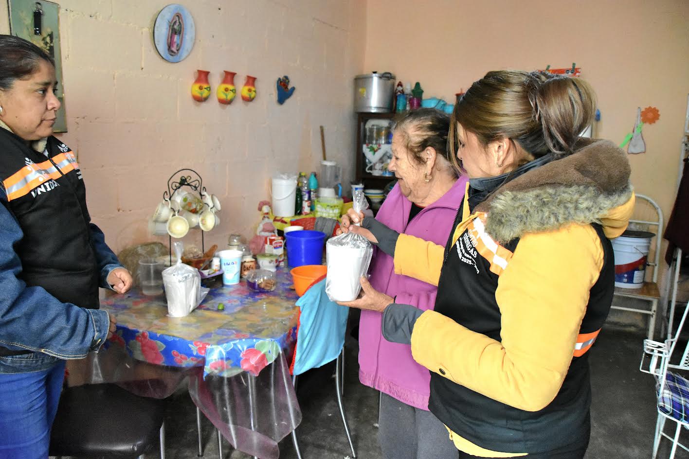 Cuida Ciénegas a adultos mayores de onda gélida