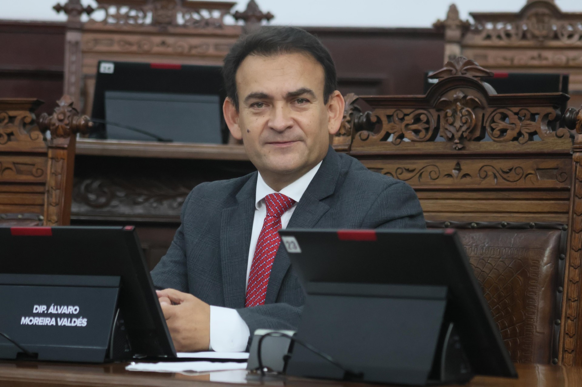 Pide Congreso bajar precio de la gasolina