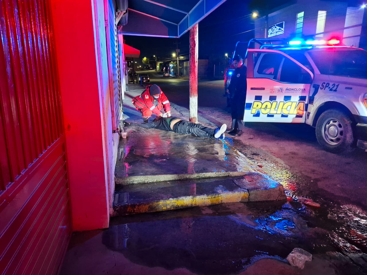 Lo encuentran sin vida junto a fuga de agua