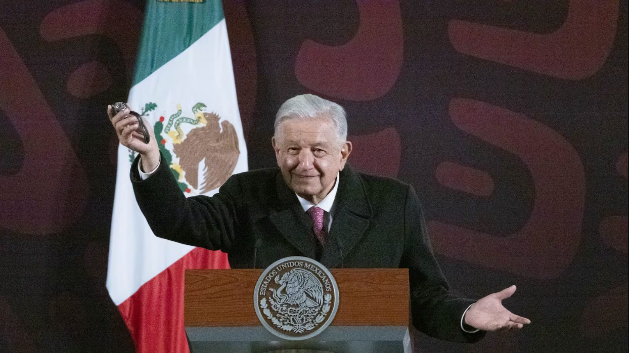 La vez en que AMLO nos rompió el corazón: Prometió bajar la gasolina a 10 pesos y no pasó