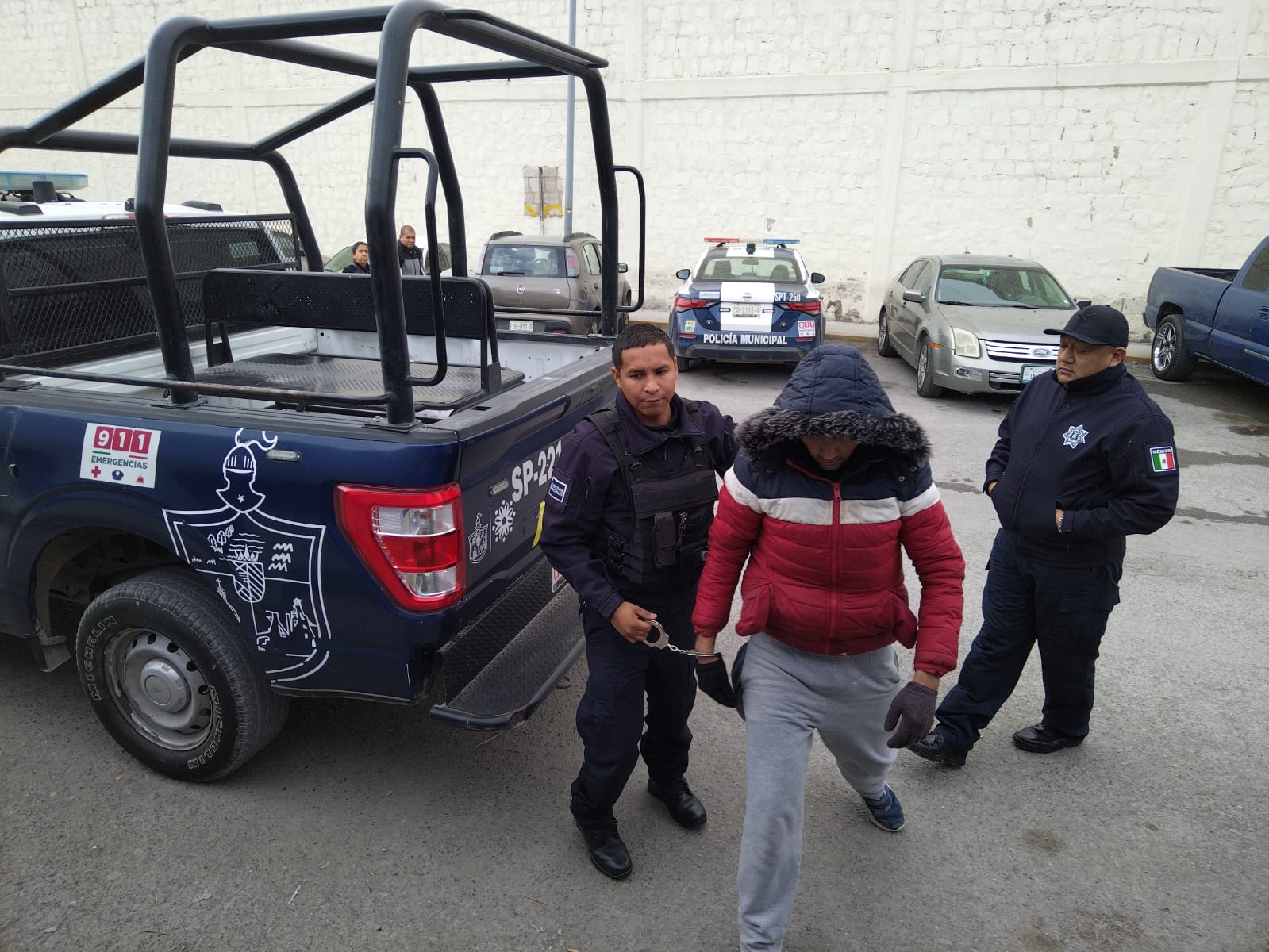 Detienen a hombre por alterar el orden