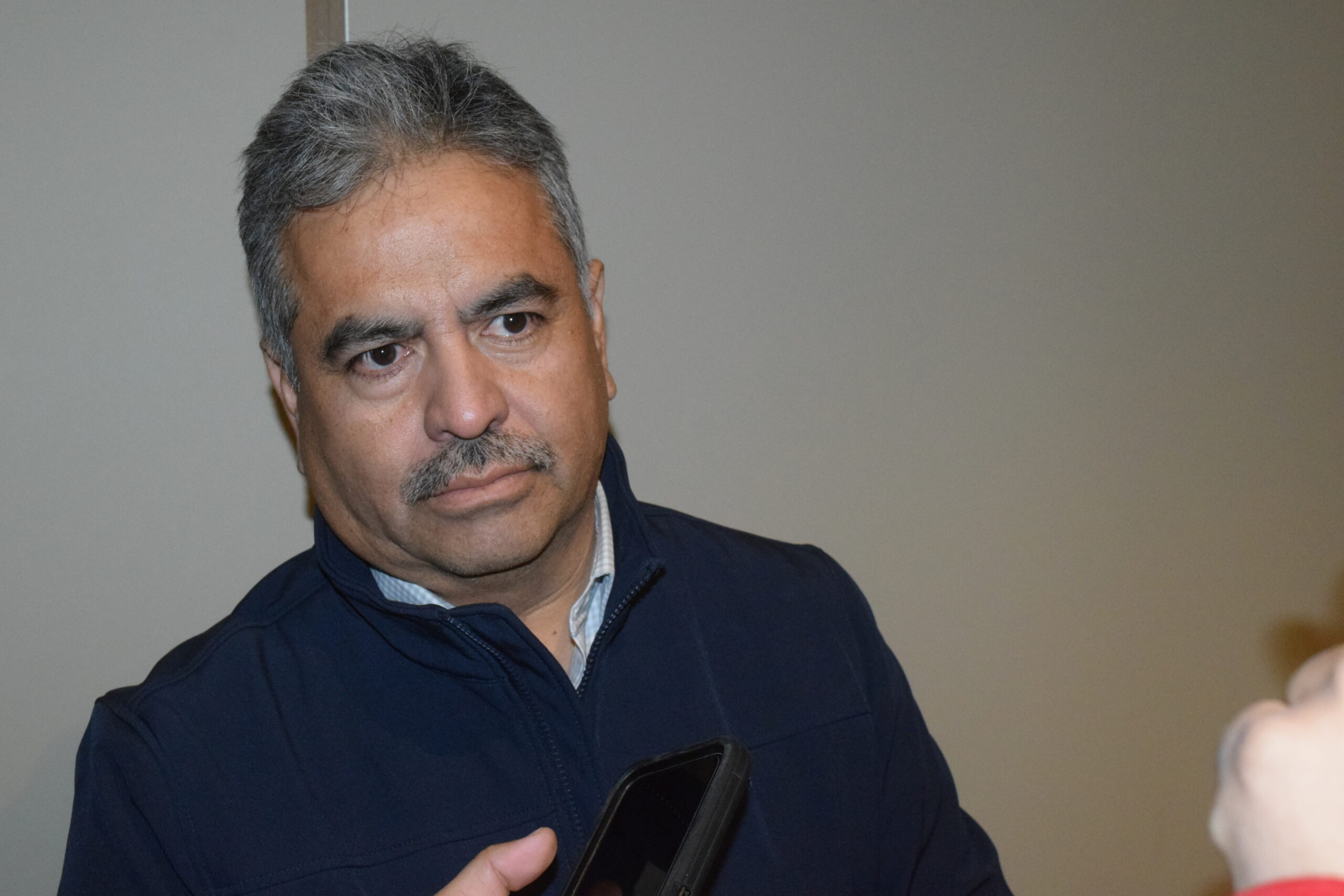 Tenemos irregularidades que atender: Víctor Leija