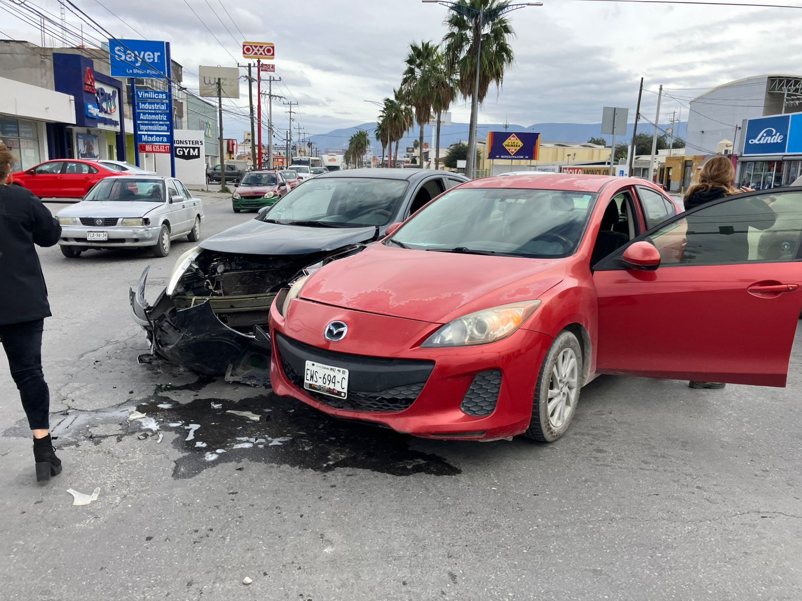 Impaciente conductor ocasiona accidente