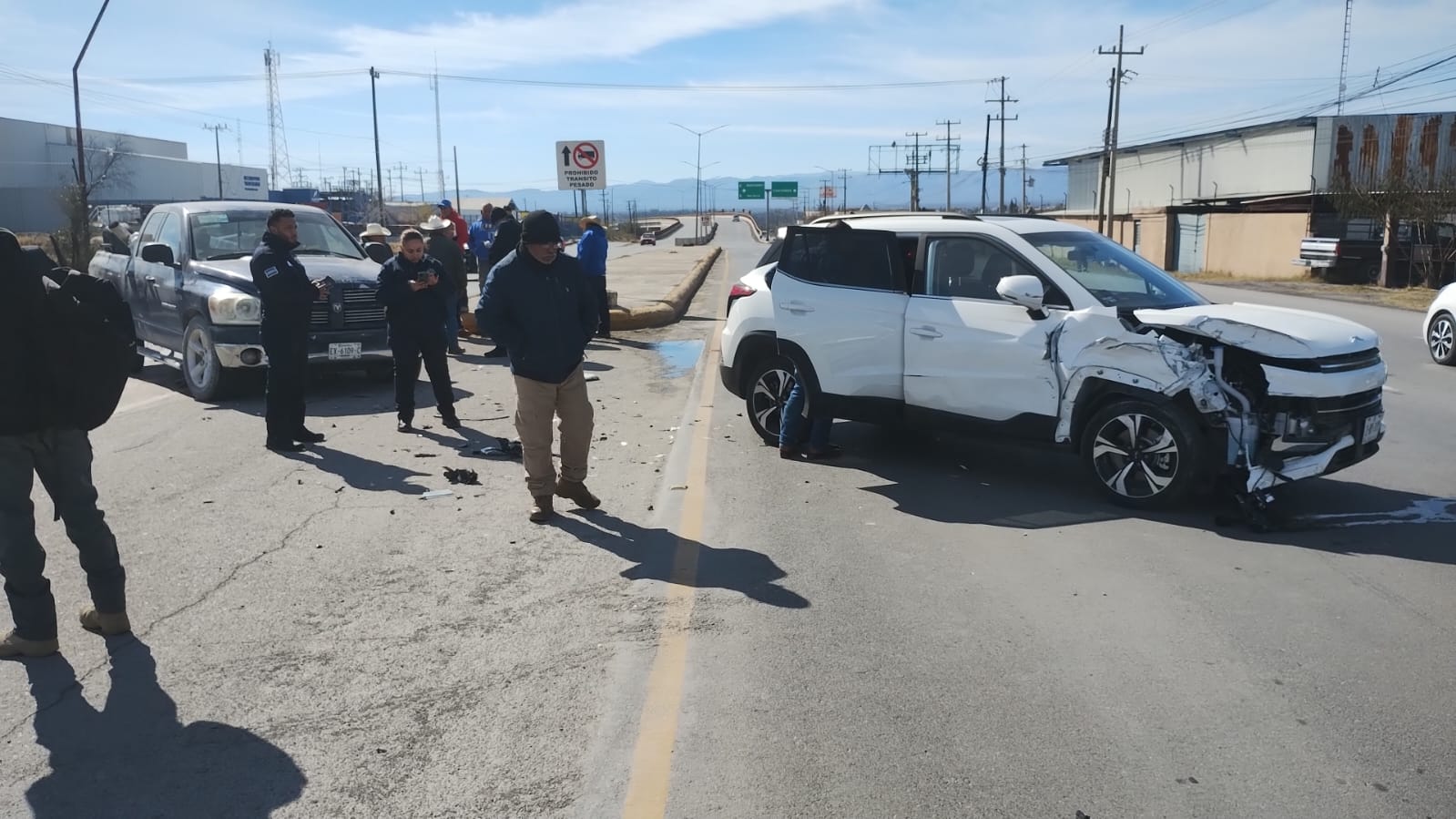 Potente accidente deja serios daños materiales