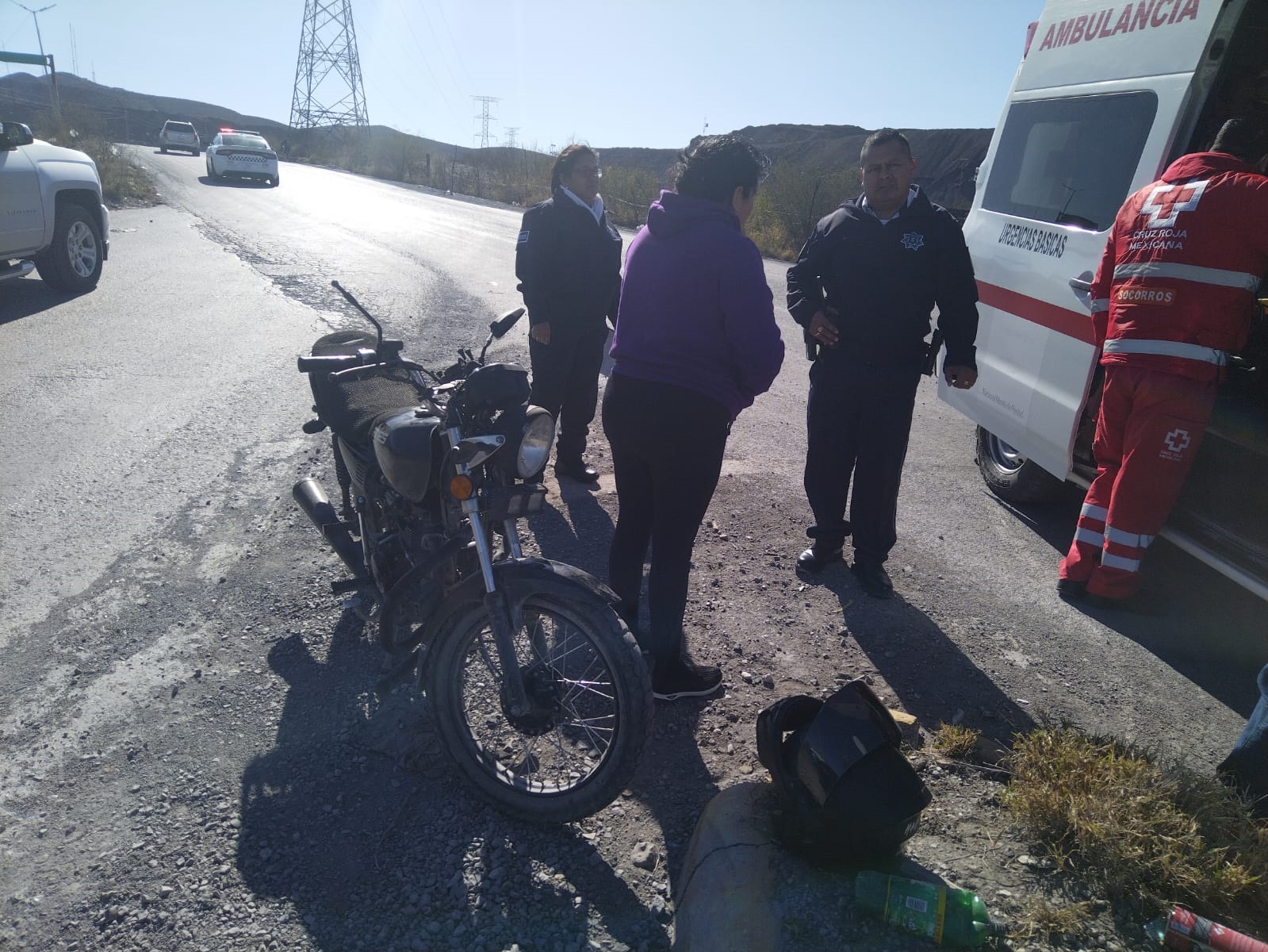 Embiste a motociclista y lo abandona en calle