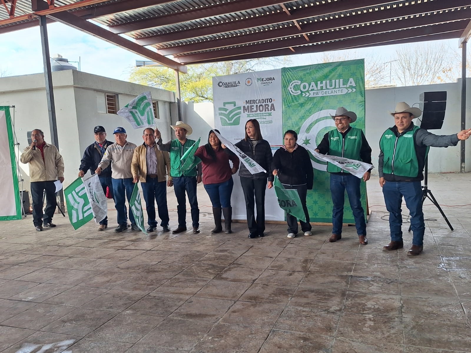 Mercadito Mejora lleva beneficios al 8 de Enero