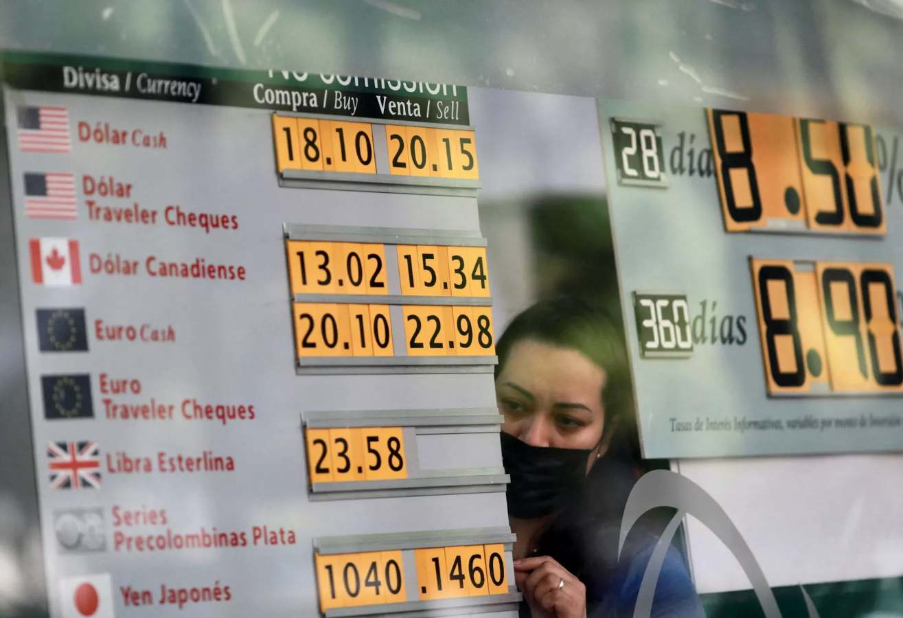 Peso mexicano se deprecia y cierra en 20.83
