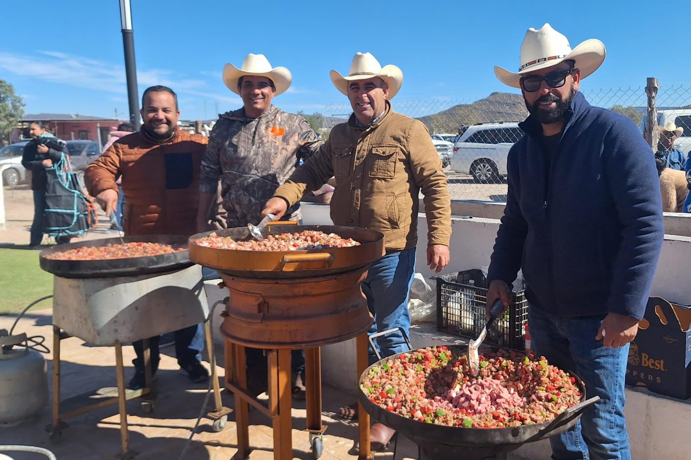 Celebran rotarios a familias de los ejidos