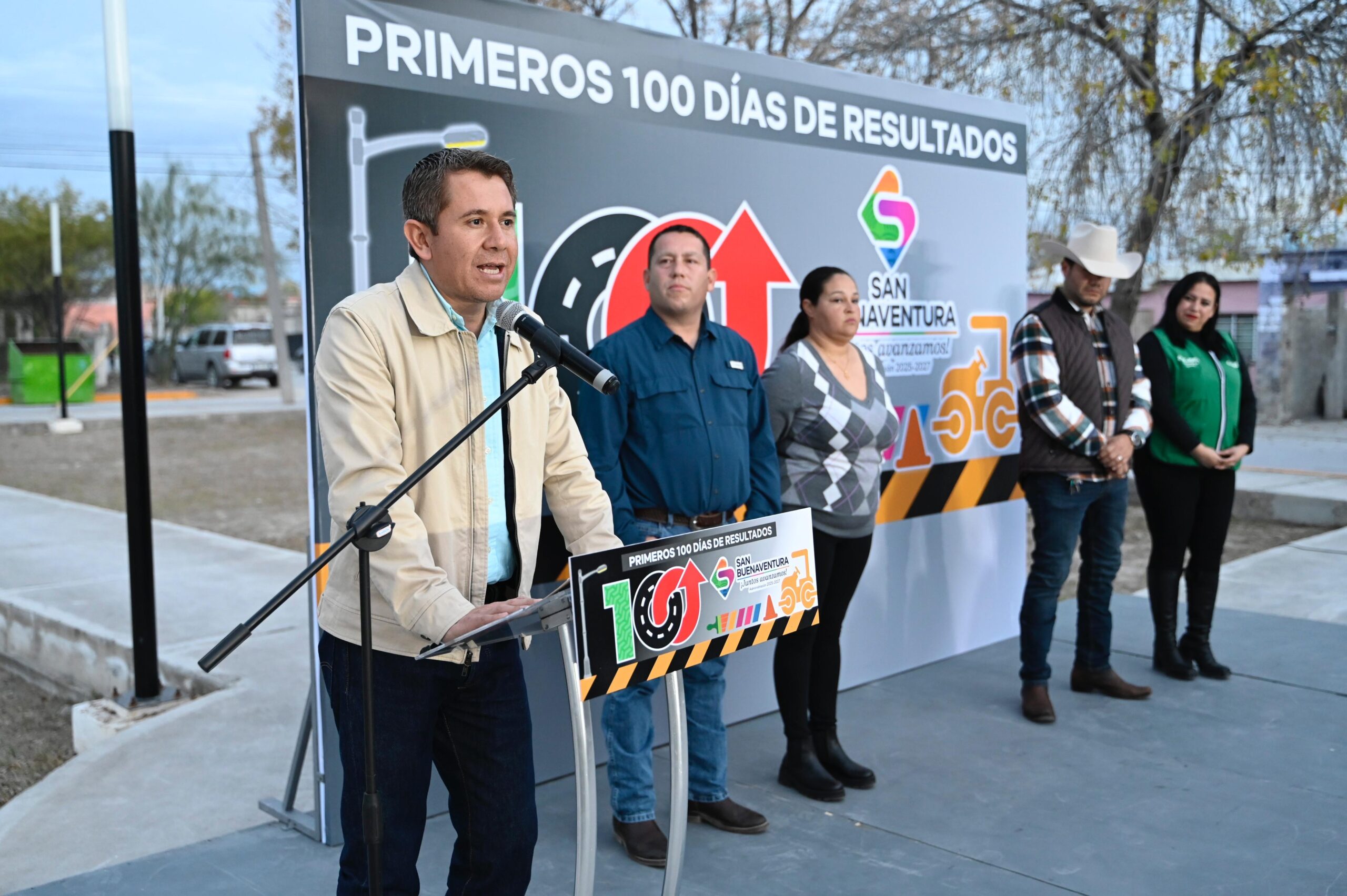 Entrega Hugo Lozano rehabilitación de plaza