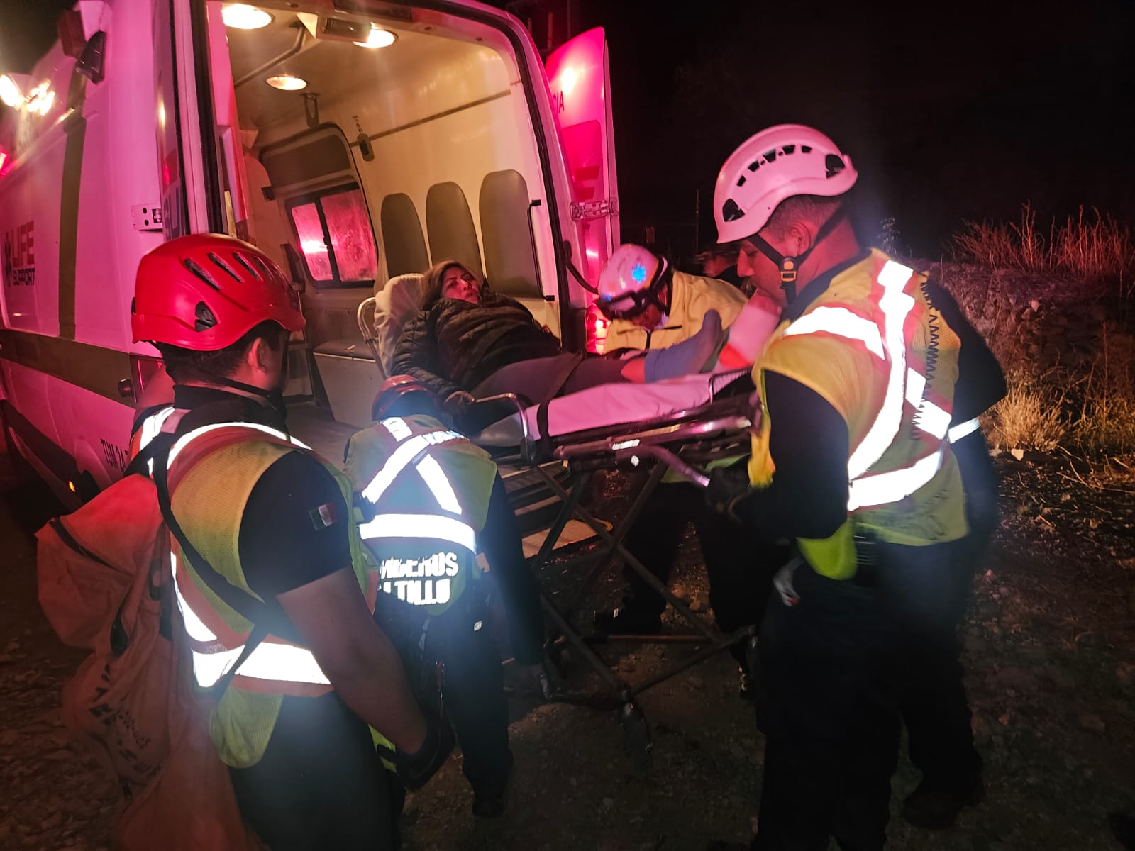 Rescatan a senderista lesionada en la Sierra