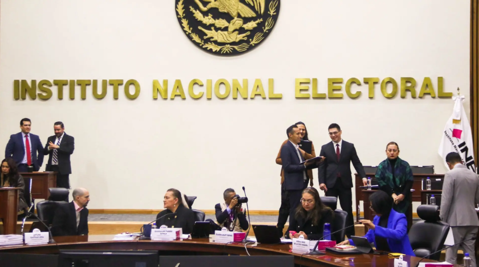 Sheinbaum corrige al INE, no son mil 500 mdp
