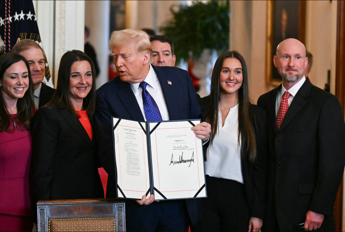Trump ordena abrir centro en Guantánamo para «los peores migrantes»