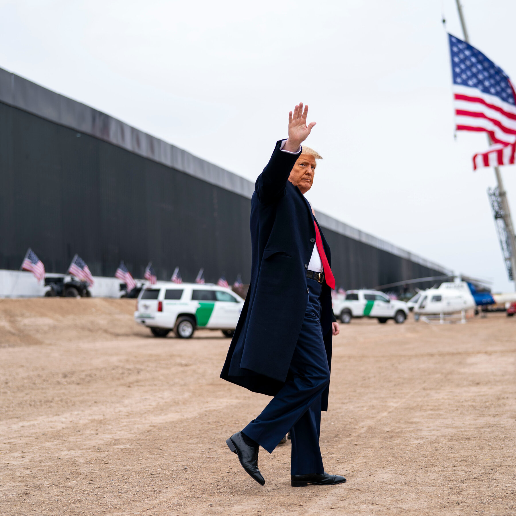 Trump ordena envío de miles de soldados más a frontera con México