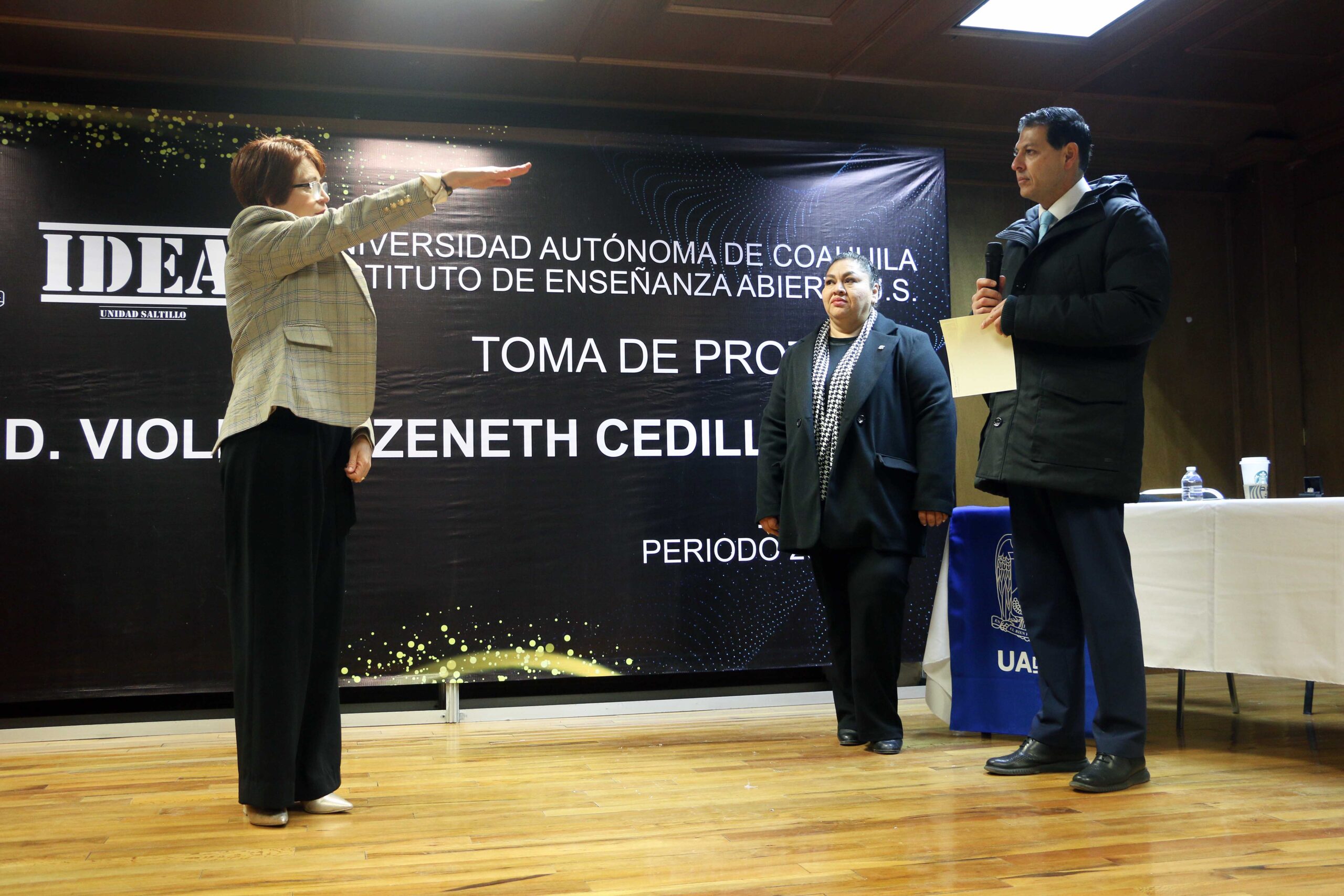 Toma protesta a la directora del IDEA