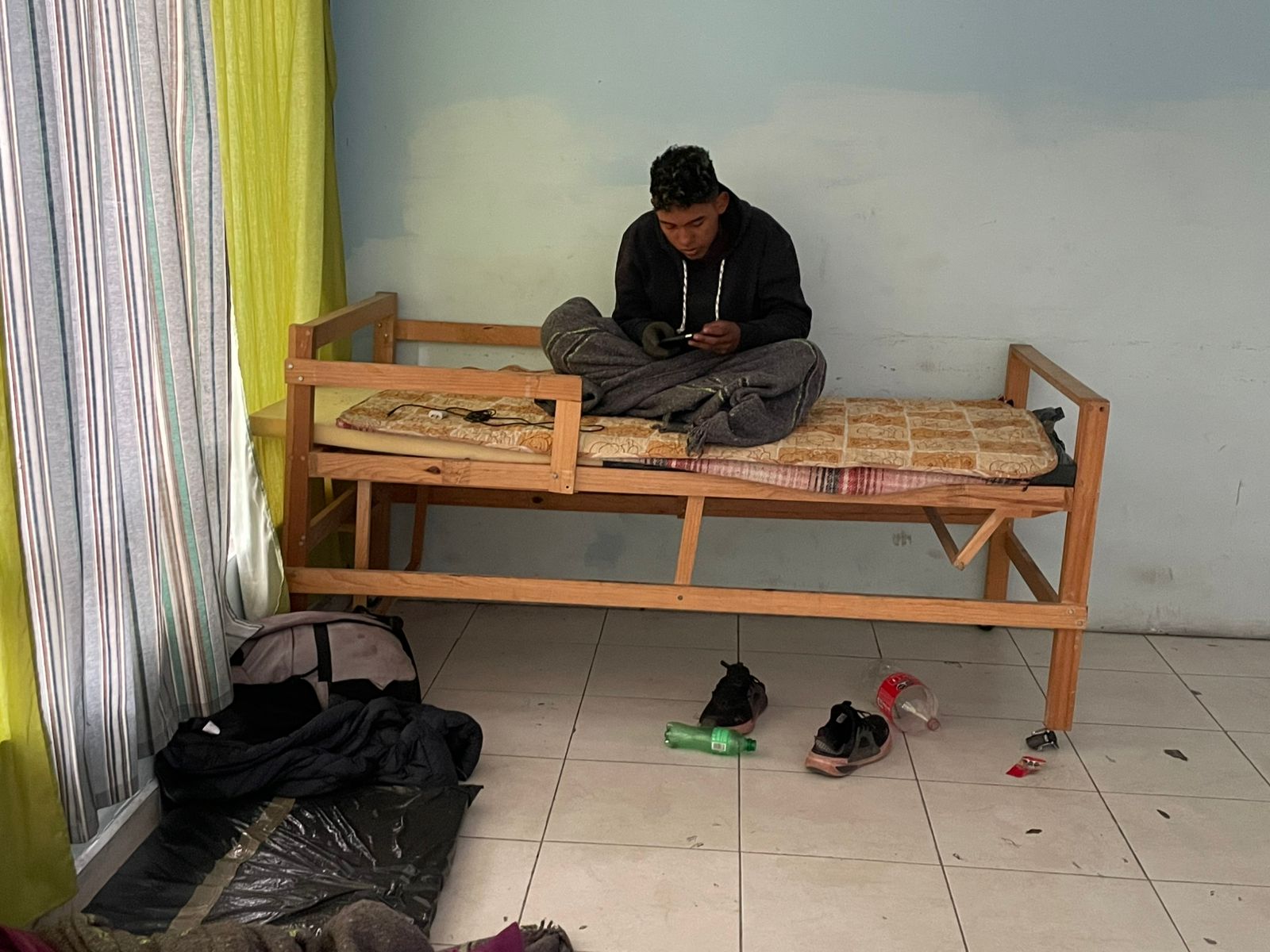 A un año de travesía; busca joven llegar antes que Trump