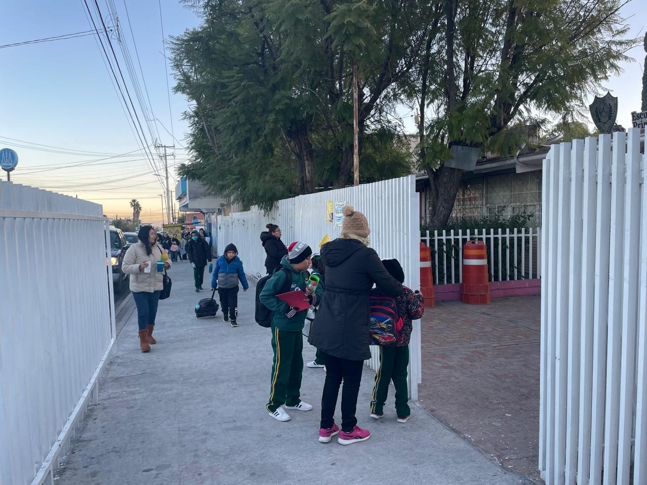 Mejora el clima pero no regresan a clases
