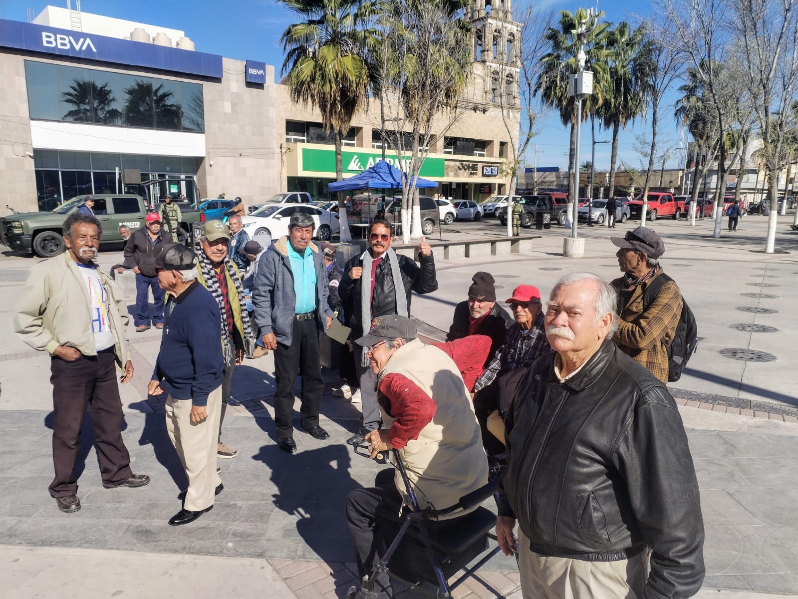 Marchan pensionados por negativa de incremento