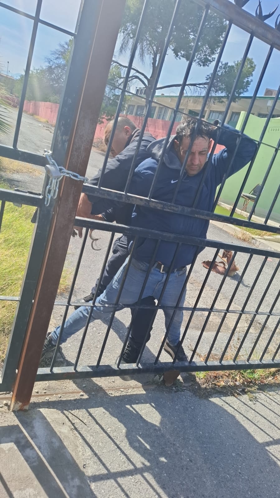 Sorprenden a ladrón desmantelando la 288