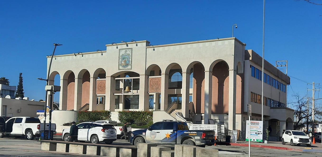 Analizan estatus laboral de mil 288 burócratas