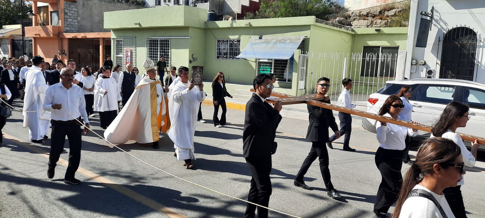 Con procesión solemne reabren  templo jubilar